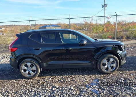 2019 Volvo Xc40 T5 Momentum/T5 R-Design z USA, uszkodzony, nr VIN YV4162XZ9K2019430